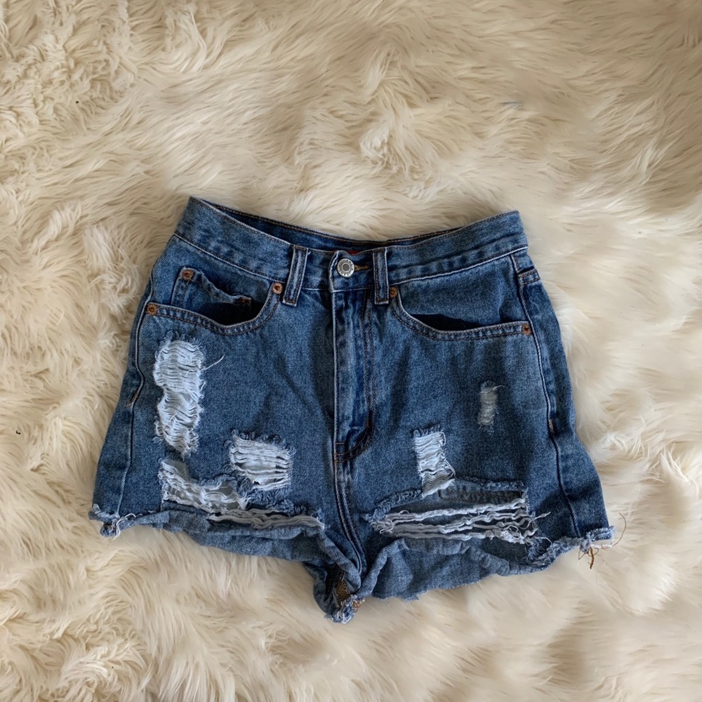 💙💙HIGH WAISTED RIPPED DENIM SHORTS💙💙